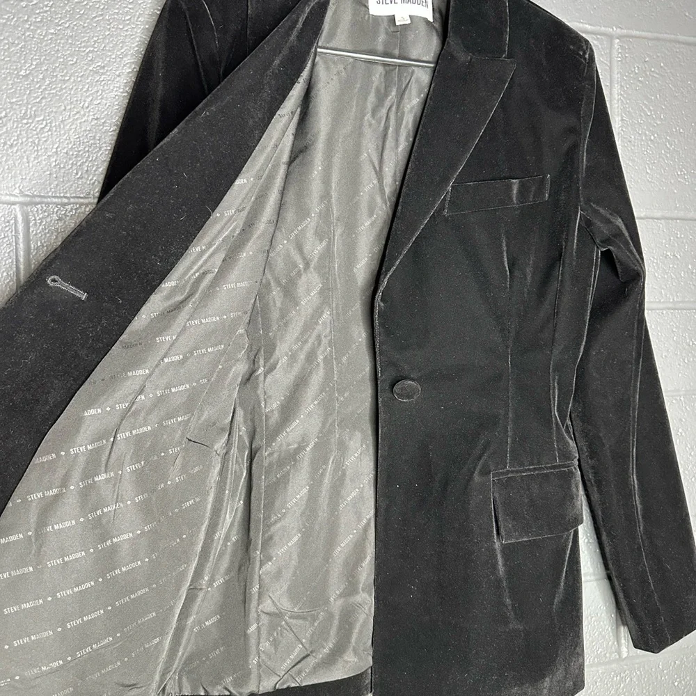 Steve Madden - Elegant Black Velvet Jacket - Picture 6 of 14